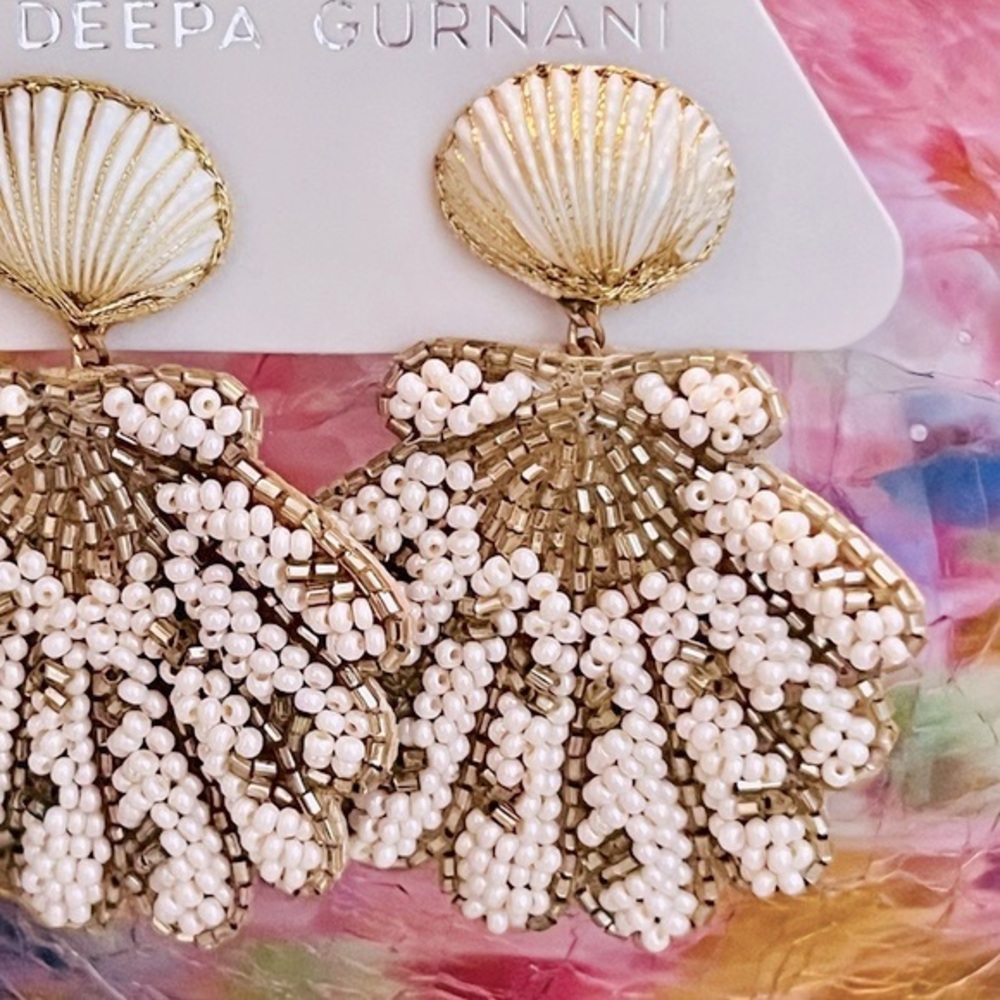 🌺🎉HP🎉🌺 NWT Deepa Gurnani Luxe Beaded Seashell Chandeliers - Picture 3 of 16
